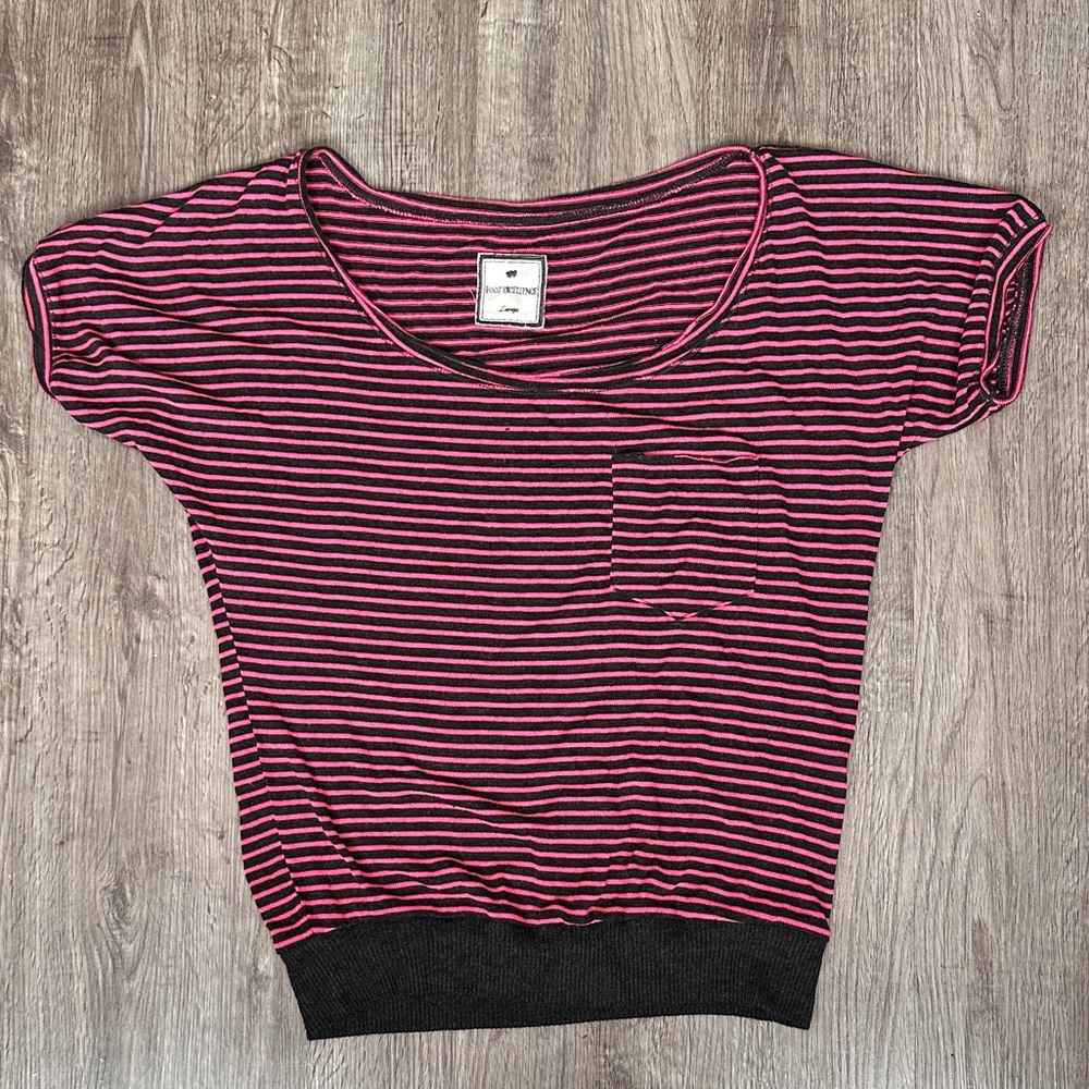 Size Large Poof Excellence brand dark grey and bright pink stripe pocket sweater